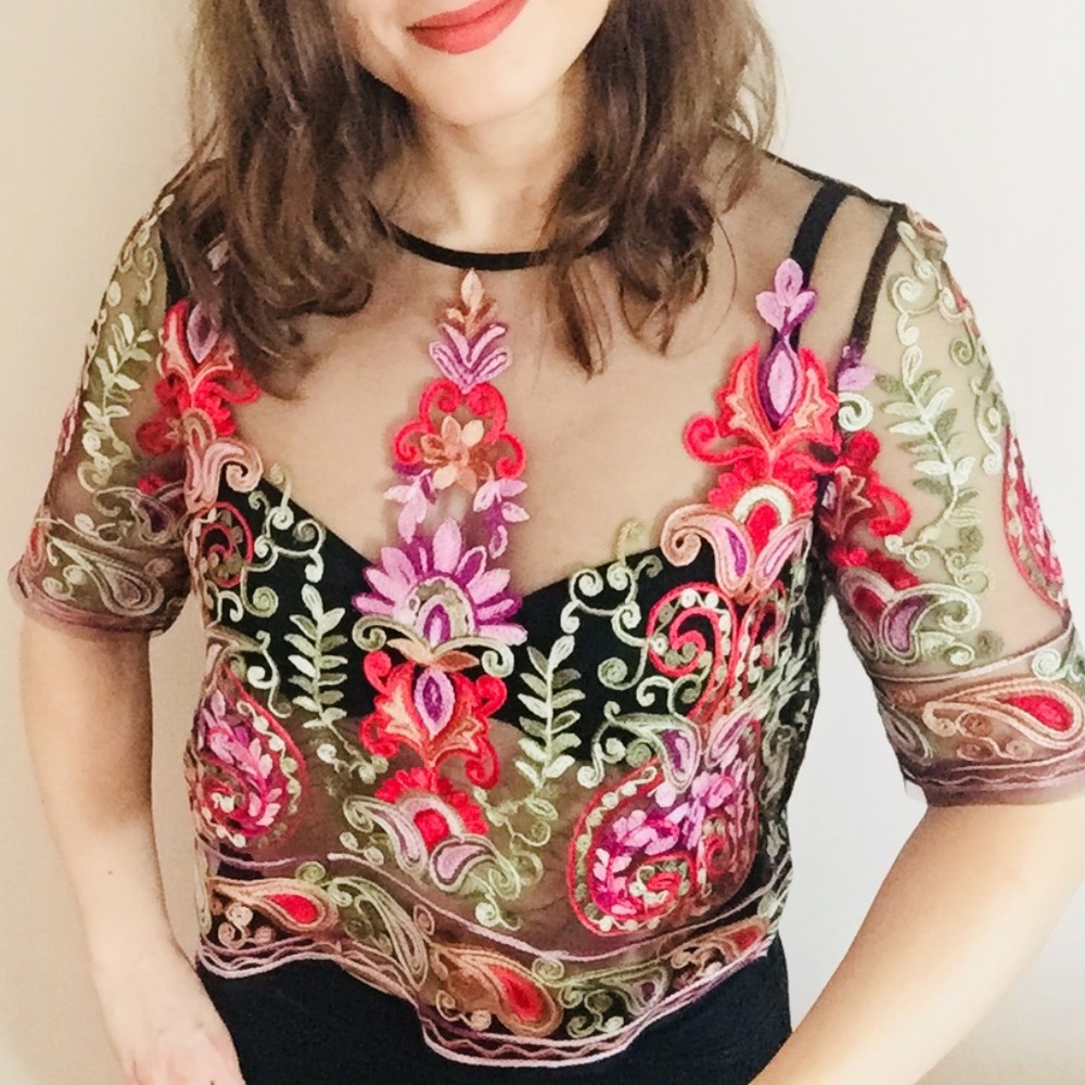 NWT Inez floral embroidered mesh crop top